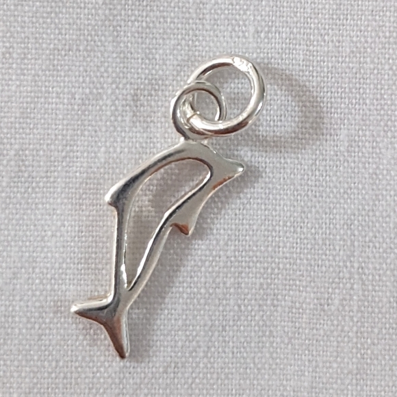 S925 Sterling Silver NEW Dolphin Charm - Picture 3 of 5